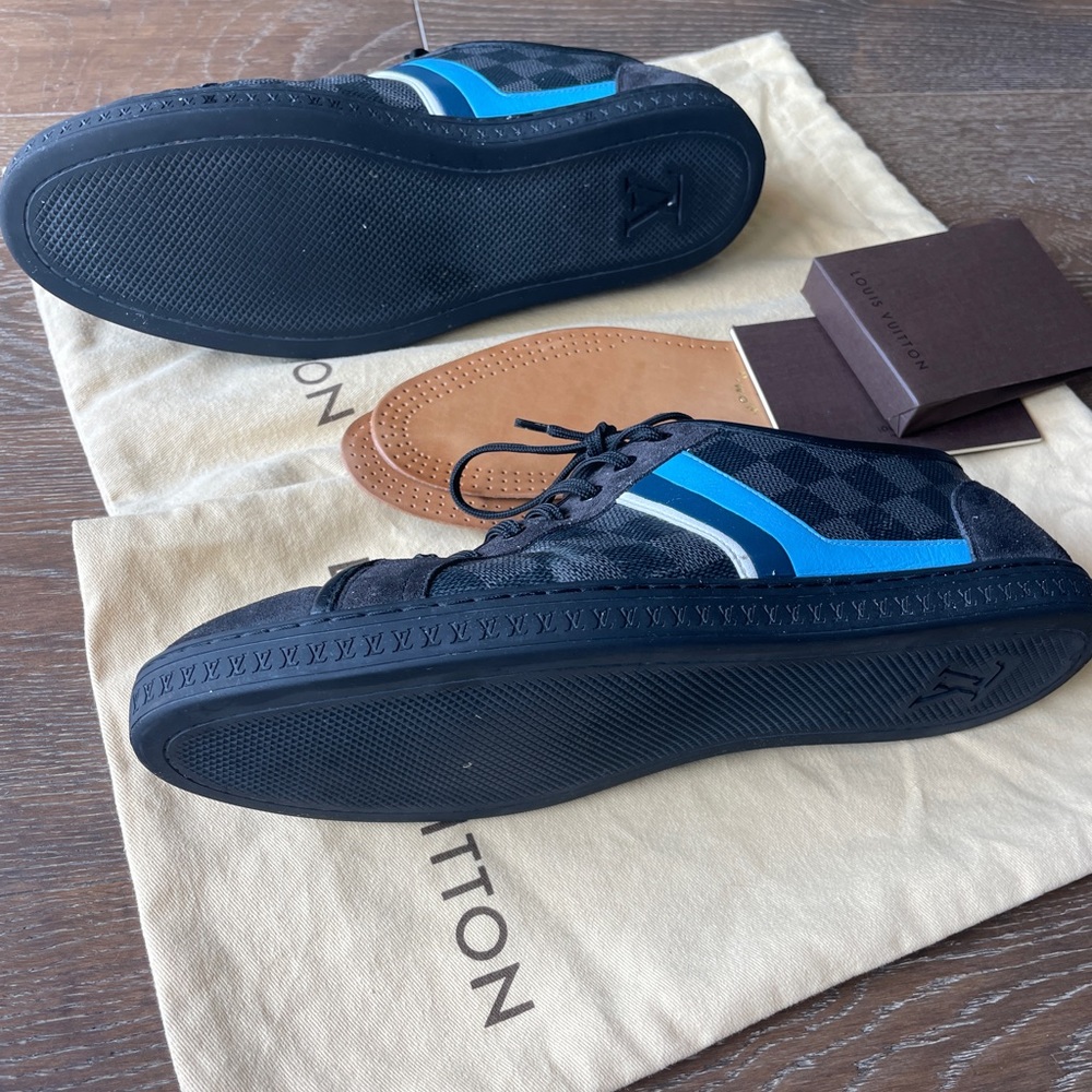 Louis Vuitton Damier Low Top Sneakers - Picture 4 of 5